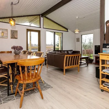 Three-bedroom Holiday In 2 Hejls