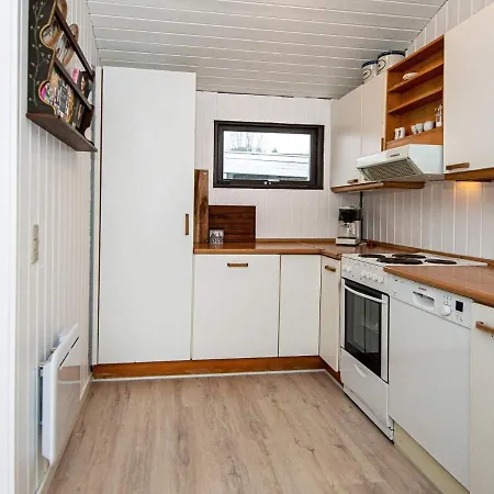 بيت للعطل Three-bedroom Holiday In 2 *