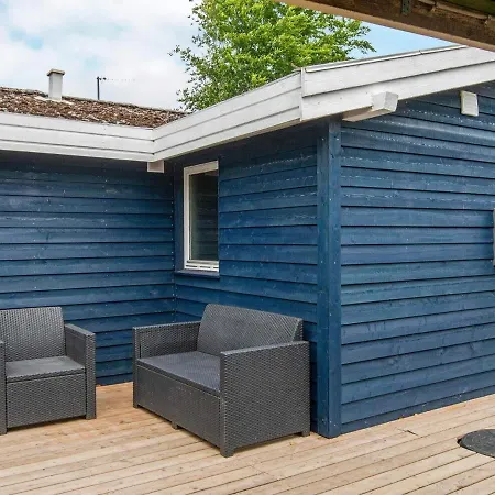 بيت للعطل Three-bedroom Holiday In 2 *