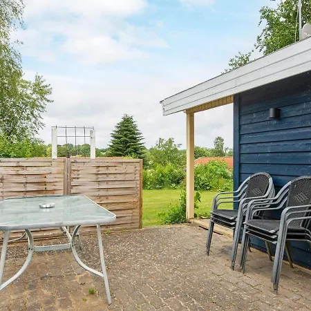 Three-bedroom Holiday In 2 *